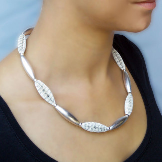 Designschmuck individuelle Halskette Literarische Oliven 65cm