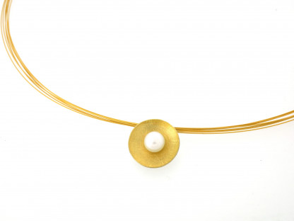 Designschmuck kaufen 5 Anhänger Schale Halskette silber gold plattiert 416x312 - Schale Elementar - Kettenanhänger mit Perle und Feingold