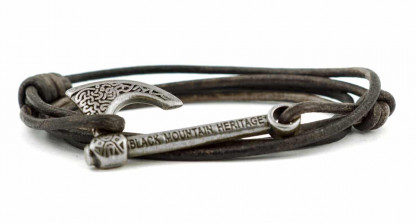 armband mit wickelarmband mit axt antiksilber braun 416x223 - Axt Armband HALFDAN Leder vintage braun